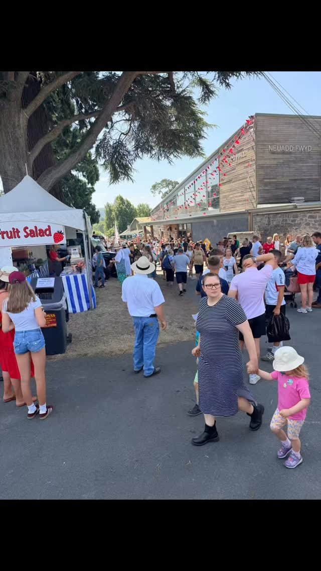 What an incredible time at the Royal Welsh Show 2026! 🏴󠁧󠁢󠁷󠁬󠁳󠁿✨
We’ve put together a short video capturing some of our favourite highlights and events from around the showground. The energy this year was absolutely unmatched!
A massive THANK YOU to every single person who stopped by the Kash Crafts UK stand. Whether you were browsing our authentic handmade Kashmiri crafts, picking up a unique piece, or just dropping by to chat, your support means the world to our family business. 🙏
We wish you all a wonderful rest of the summer. It was an absolute pleasure meeting so many of you, and we will definitely see you all next year! 👋
#RoyalWelshShow #RoyalWelsh2026 #KashCraftsUK #RWAS2026 #HandmadeCrafts KashmiriArtisans SmallBusinessWales BuilthWells