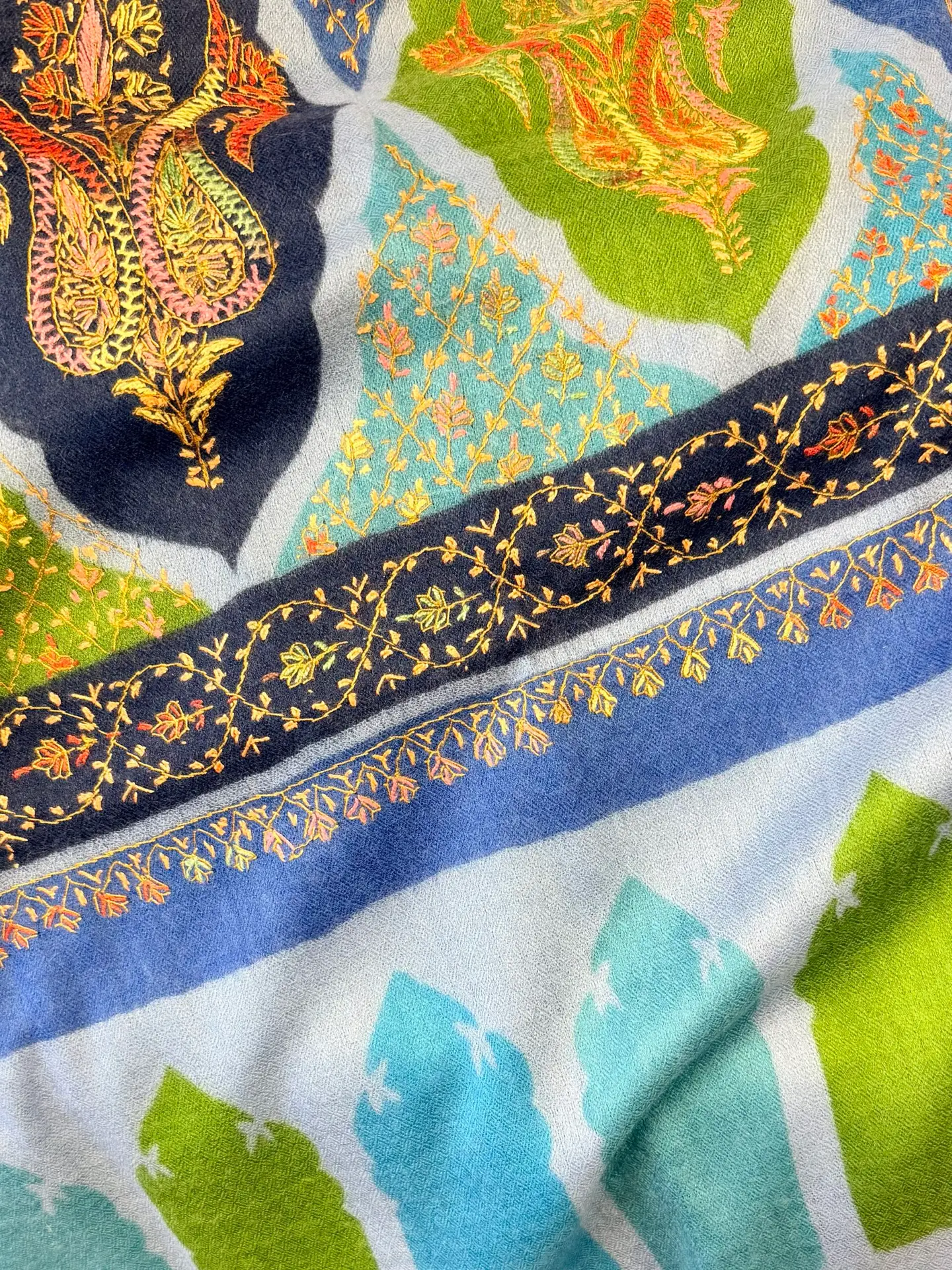 Cashmere Sozni Hand‑Embroidered Scarf - Image 18