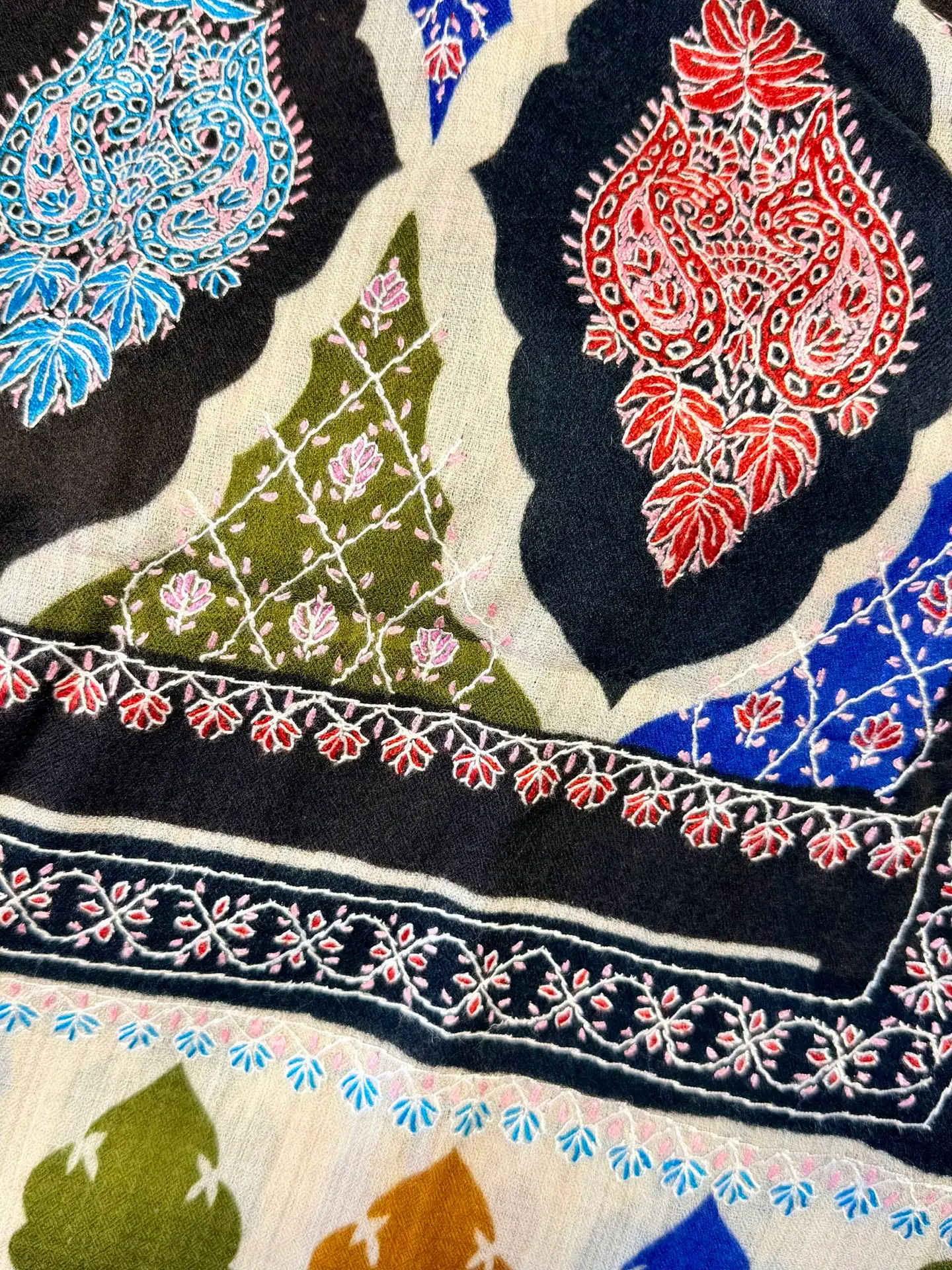 Cashmere Sozni Hand‑Embroidered Scarf - Image 14